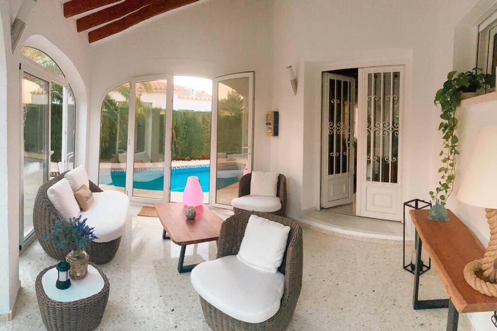 Impresionante Villa Con Piscina - Oliva Nova Eksteriør billede