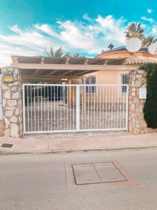 Impresionante Villa Con Piscina - Oliva Nova Eksteriør billede